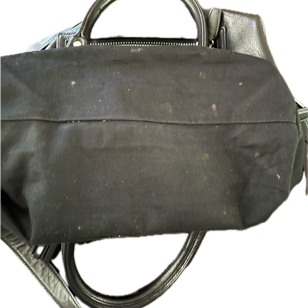 Coach Woman’s purse bag black silver zippers adjustable strap travel luxury - Picture 10 of 10